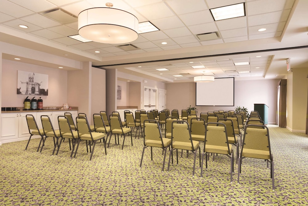 Hilton Garden Inn Akron Canton Airport - photo 24