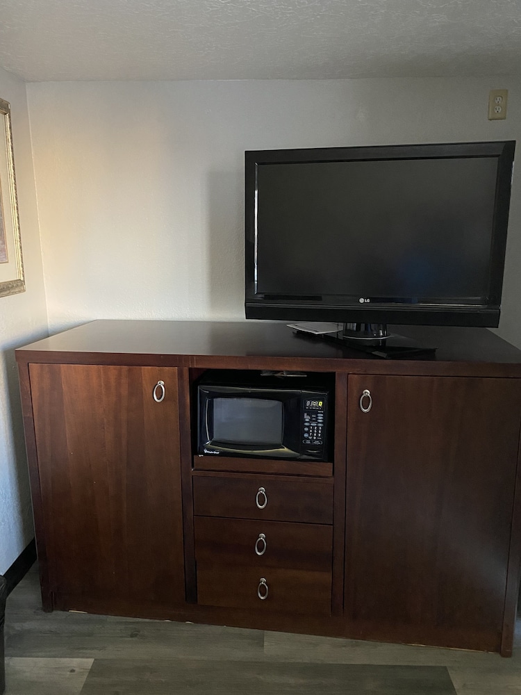 Travelodge by Wyndham Farmington Hwy 64 - photo 10