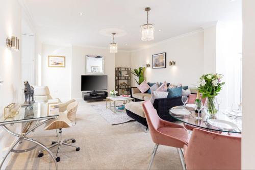16 Lansdown By Luxury Apartments — 4-Star Luxury Hotel in Cheltenham, United Kingdom