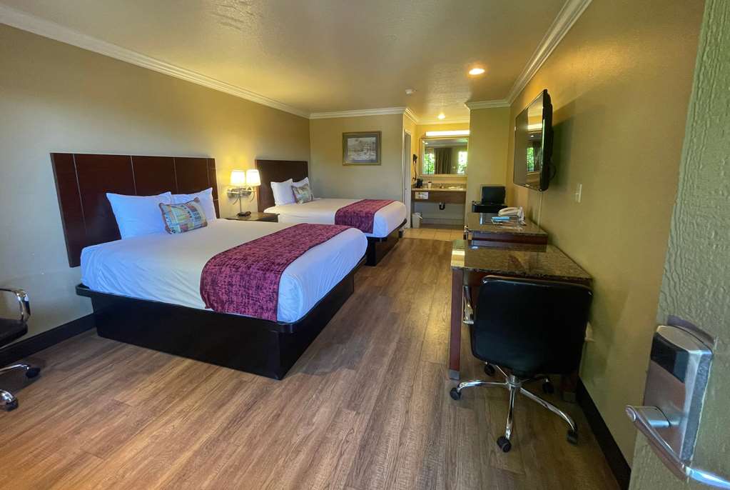 Travelodge by Wyndham Costa Mesa Newport Beach Hacienda - photo 12