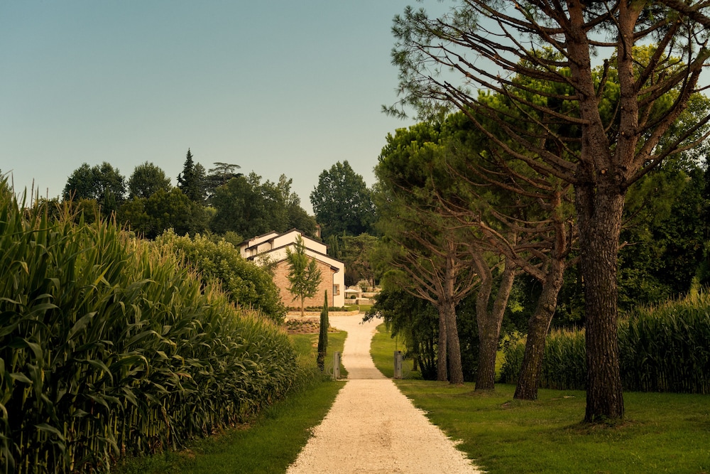Agriturismo Relais Maddalene101 — 4-Star Luxury Hotel in Vicenza, Italy