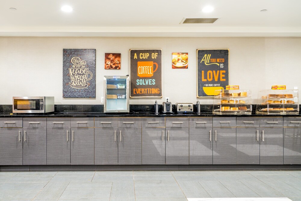 LeTap Hotel near AirTrain JFK Airport - photo 31