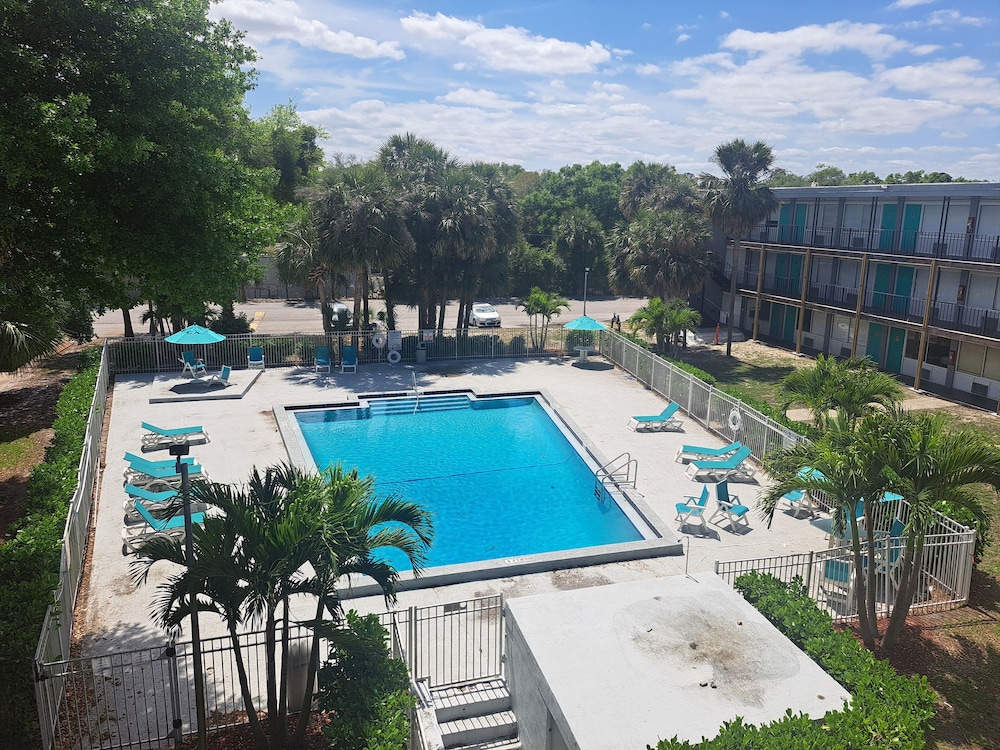 Altamonte Springs Hotel and Suites - photo 26