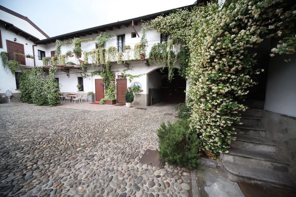 Loft Studio 15 Minutes From Milan Center — hotel in Novate Milanese