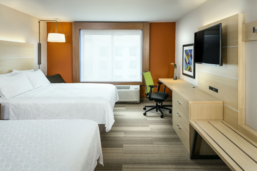 Holiday Inn Express & Suites Medford an IHG Hotel - photo 3