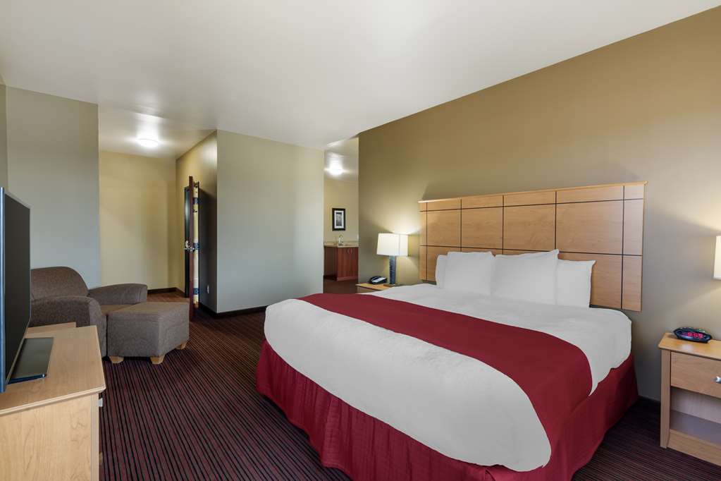 Best Western Golden Prairie Inn & Suites - photo 17