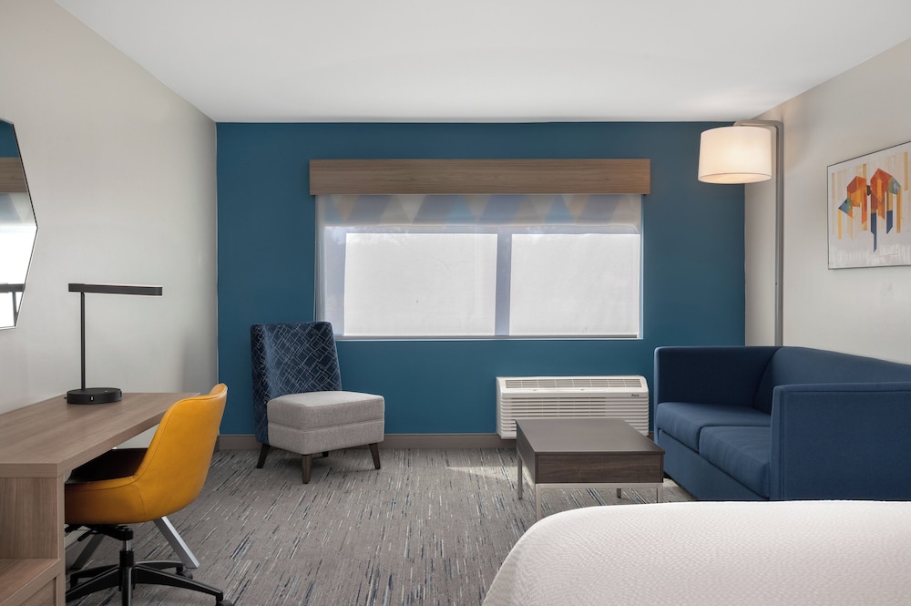 Holiday Inn Express and Suites Alton St Louis Area - photo 10