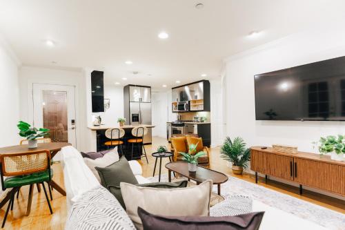 Serene Escape 2BD Private Patio & Firepit near Stanford — hotel in Menlo Park
