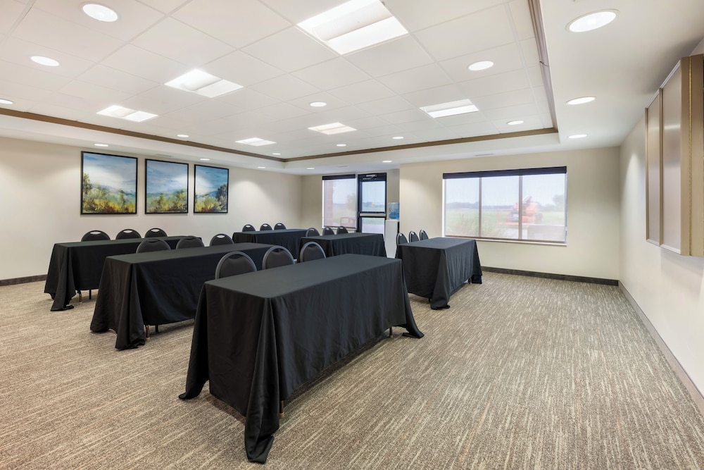 Clarion Pointe Sioux Falls Airport - photo 21