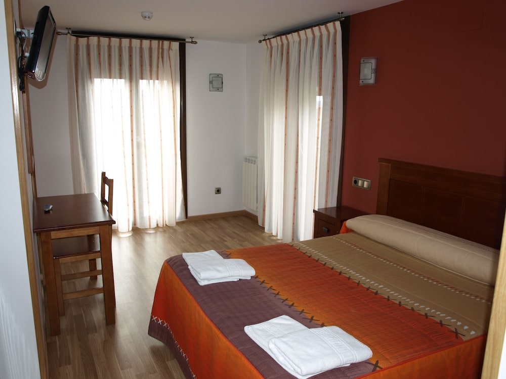 Hotel El Churron - carbon neutral hotel in Sabinanigo