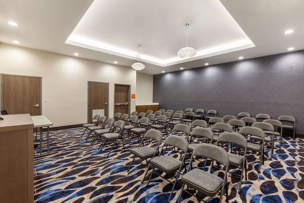 La Quinta Inn & Suites by Wyndham Lafayette Oil Center - photo 28