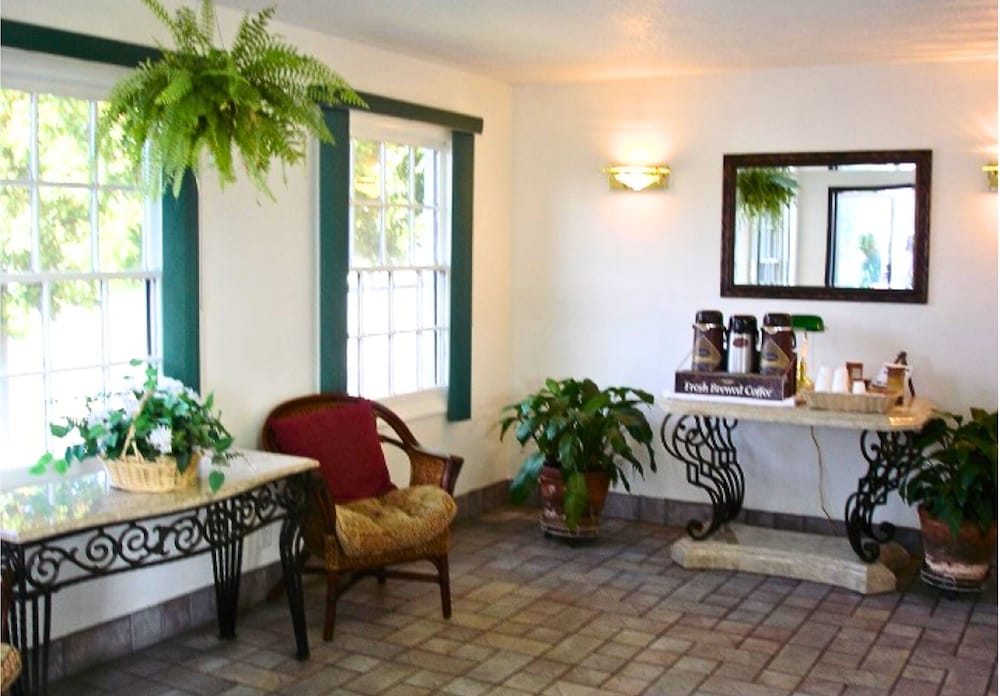 E Z 8 Motel Old Town - photo 2