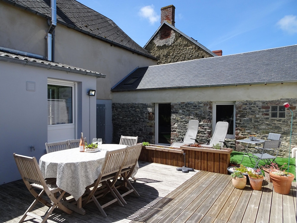 Stone House in Bricqueville Near Sandy Beach — 4-Star Luxury Hotel in Brehal, France