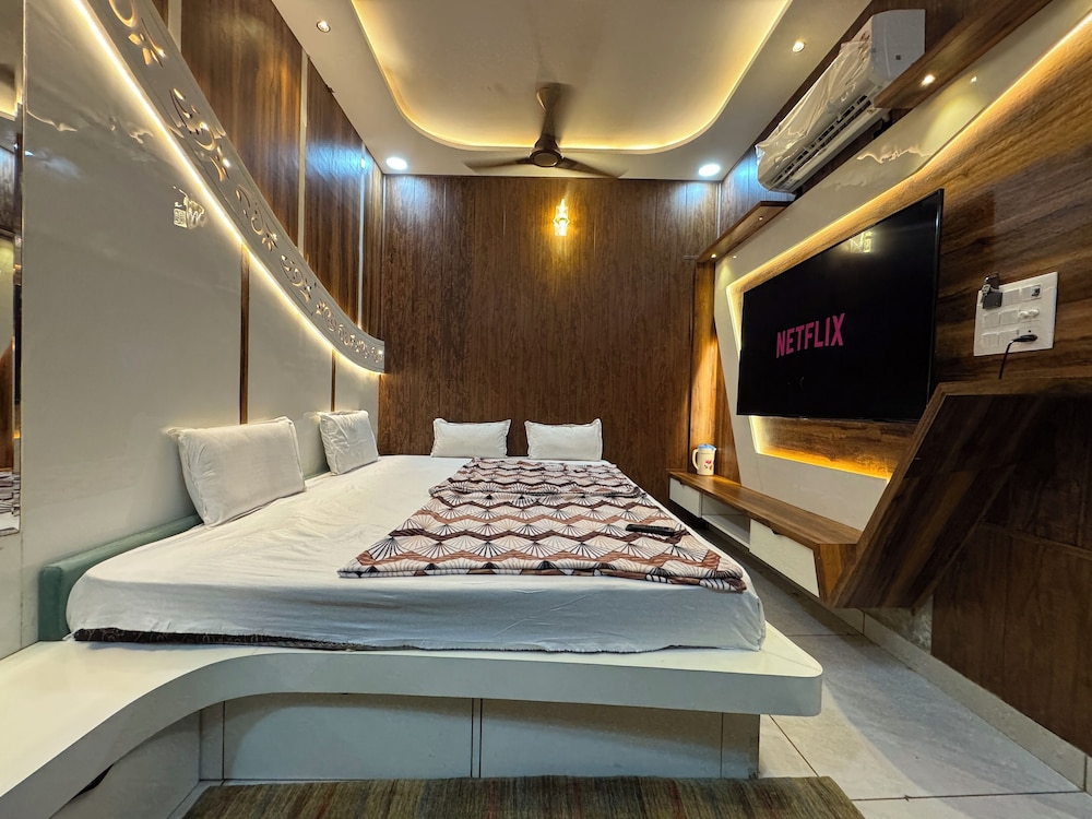 Hotel Guruvayur Dham in Mathura, India