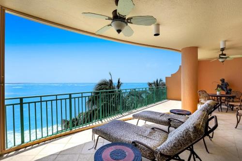 Beauty meets splendor in this beachfront condo — 4-Star Luxury Hotel in Marco Island, United States