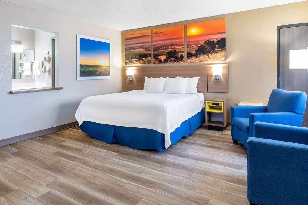 Days Inn by Wyndham Sioux Falls Airport - photo 16