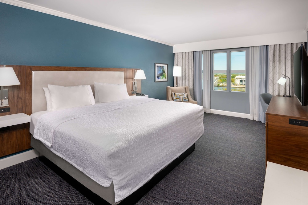 Hampton Inn Savannah Historic District - photo 10
