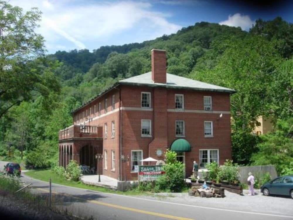 Elkhorn Inn & Theatre - photo 33
