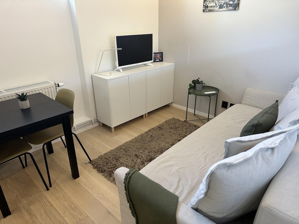 Small 2 Room Apartment In Sollentuna 19381548 — Sollentuna