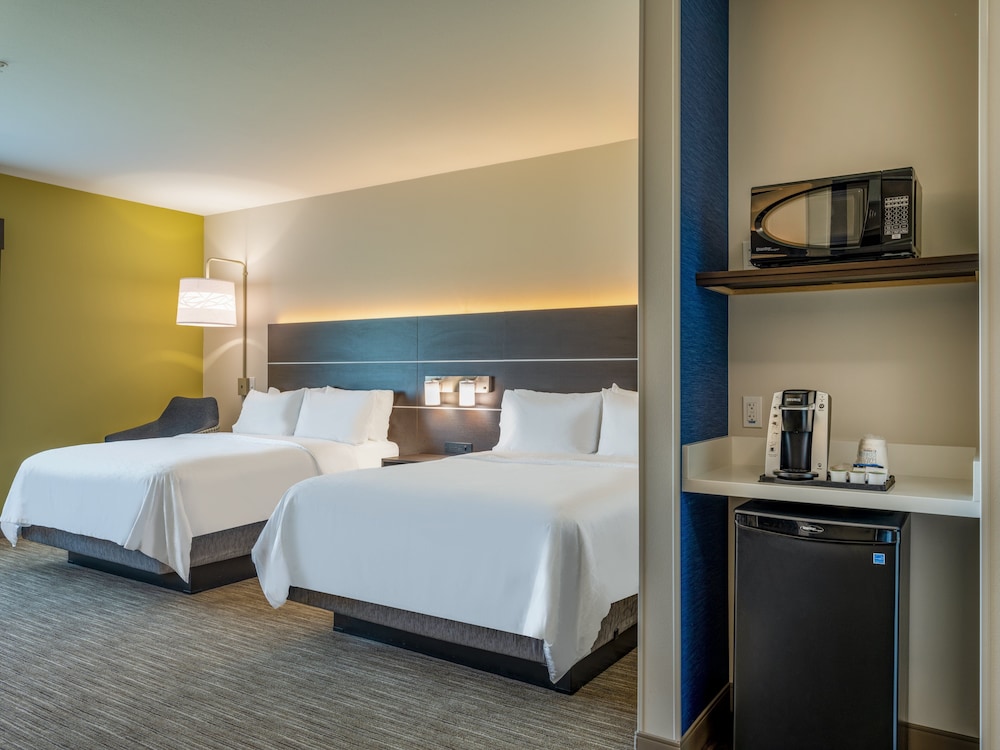 Holiday Inn Express & Suites Watertown by IHG - photo 17
