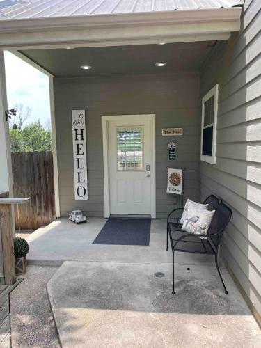 The Nest 1 Bedroom Suite 12 min from Magnolia — 4-Star Luxury Hotel in Bellmead, United States