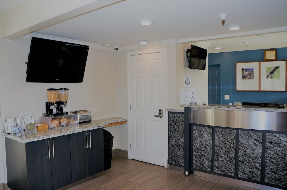 Executive Inn Hotel - photo 3