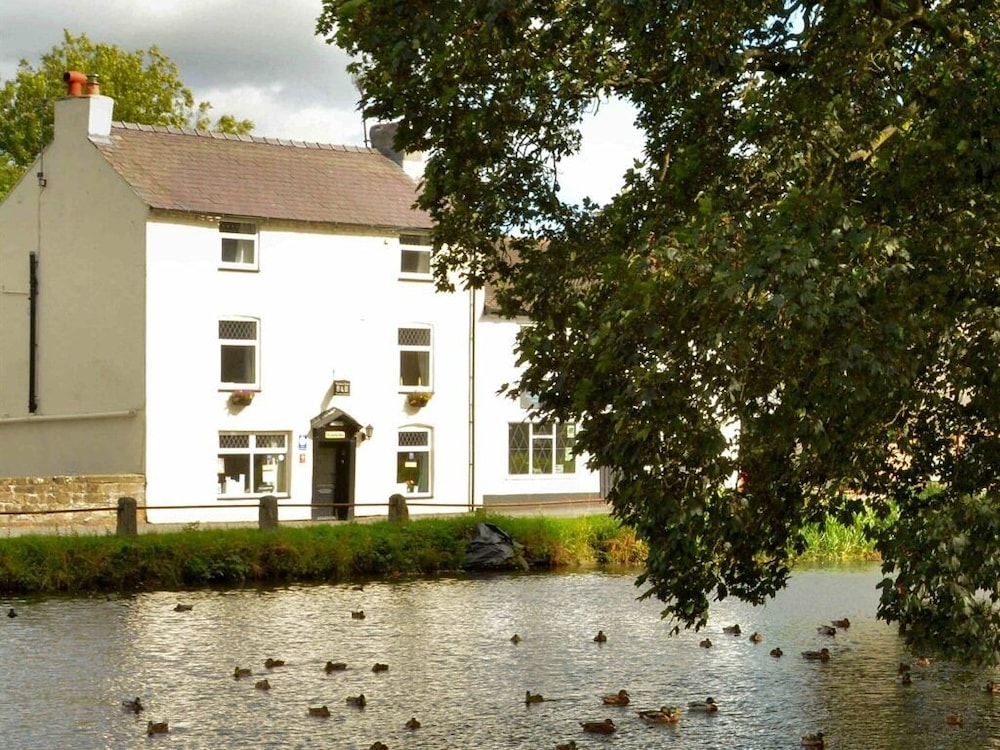 Fitzwarine House — 4-Star Luxury Hotel in Oswestry, United Kingdom