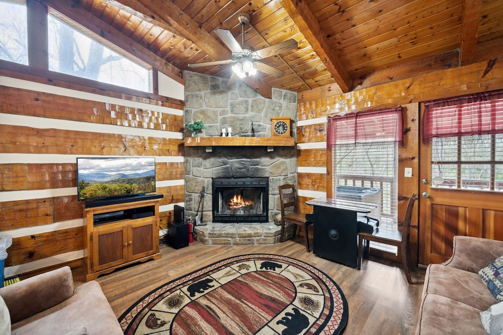 A Lover's Paradise 1 Bedroom Cabin Heavenly Views Resort - photo 14