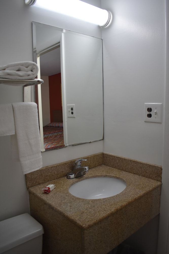 South Hills Motel - photo 34