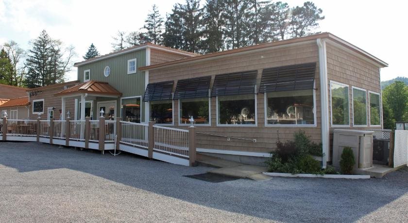 Lake Front Hotel — hotel in Cooperstown