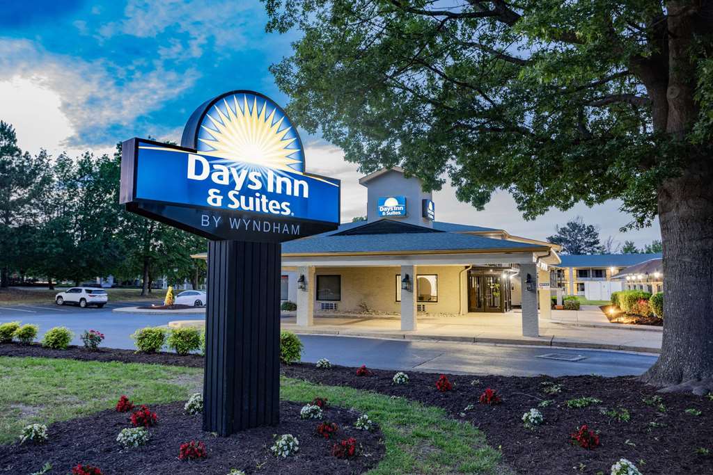 Days Inn & Suites by Wyndham Williamsburg Colonial in Williamsburg, United States