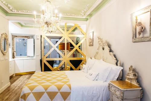 Exquisite apartment with patio Portuguese Soul Alfama 2p — 4-Star Luxury Hotel in Lisbon, Portugal