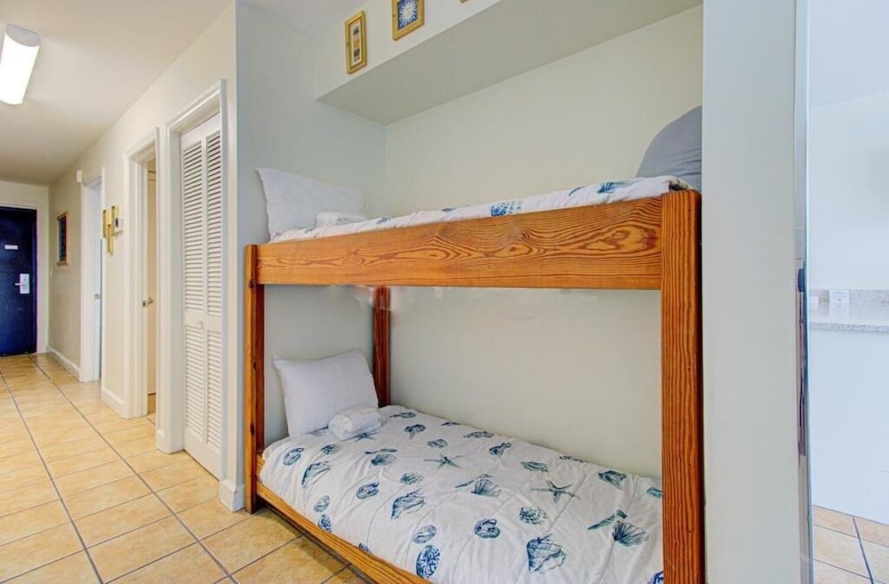 0901 Salty Dayz Tower 1 Bedroom Condo - photo 2