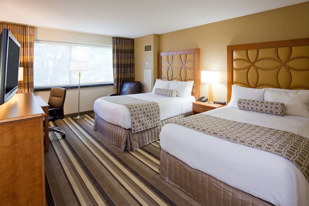 Crowne Plaza Minneapolis West by IHG - photo 12