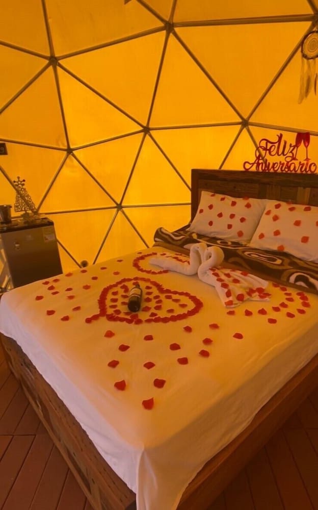 Glamping Agaze - carbon neutral hotel in Bello