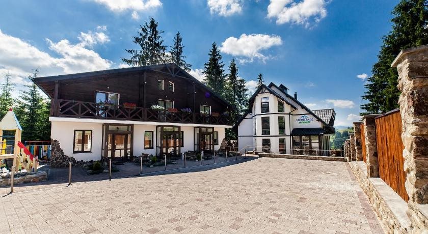 Alpiyskiy - carbon neutral hotel in Yablunytsya