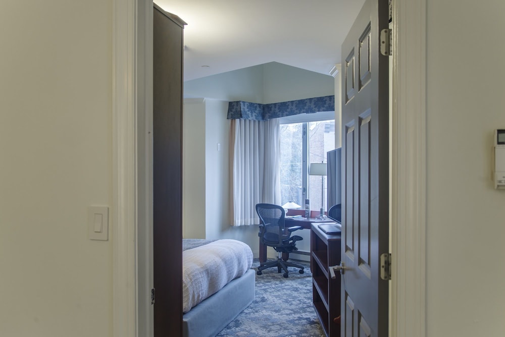 Chestnut Hill Hotel - photo 17