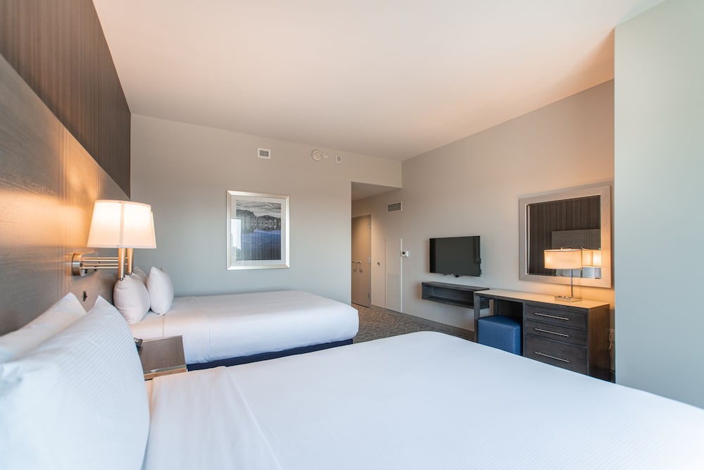 Embassy Suites by Hilton The Woodlands at Hughes Landing - photo 14