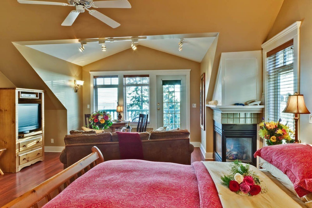 Bonniebrook Lodge — Gibsons — photo 3