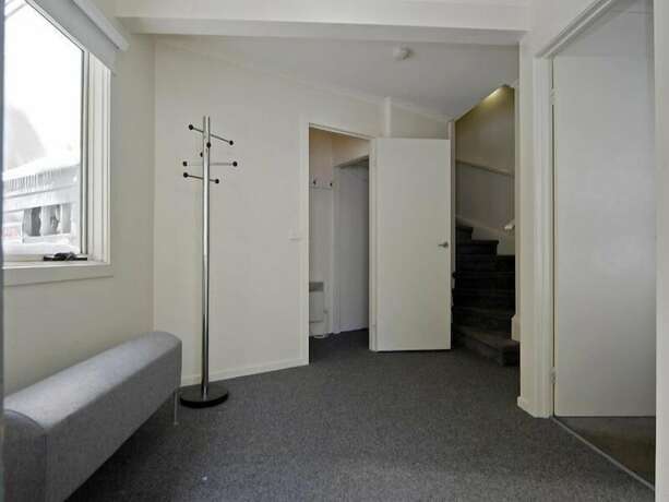 Pearse 1 - carbon neutral hotel in Hotham Heights