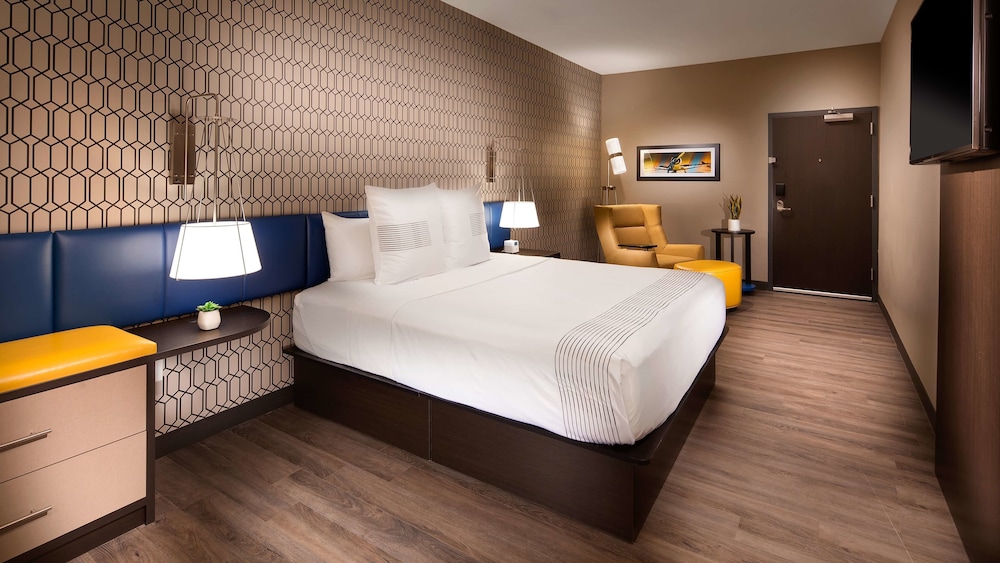 GLō Best Western Nashville Airport - photo 6