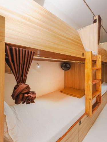 Sahara Dormitory Stay near NESCO Bombay Exhibition Centre
