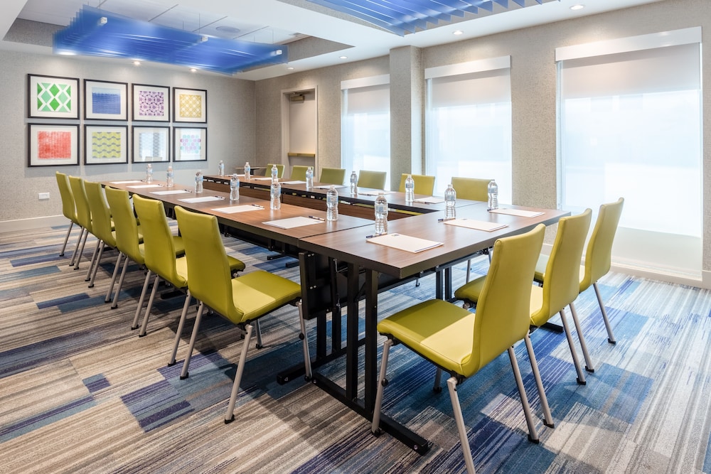 Holiday Inn Express Hotel & Suites Chicago Midway Airport by IHG - photo 29