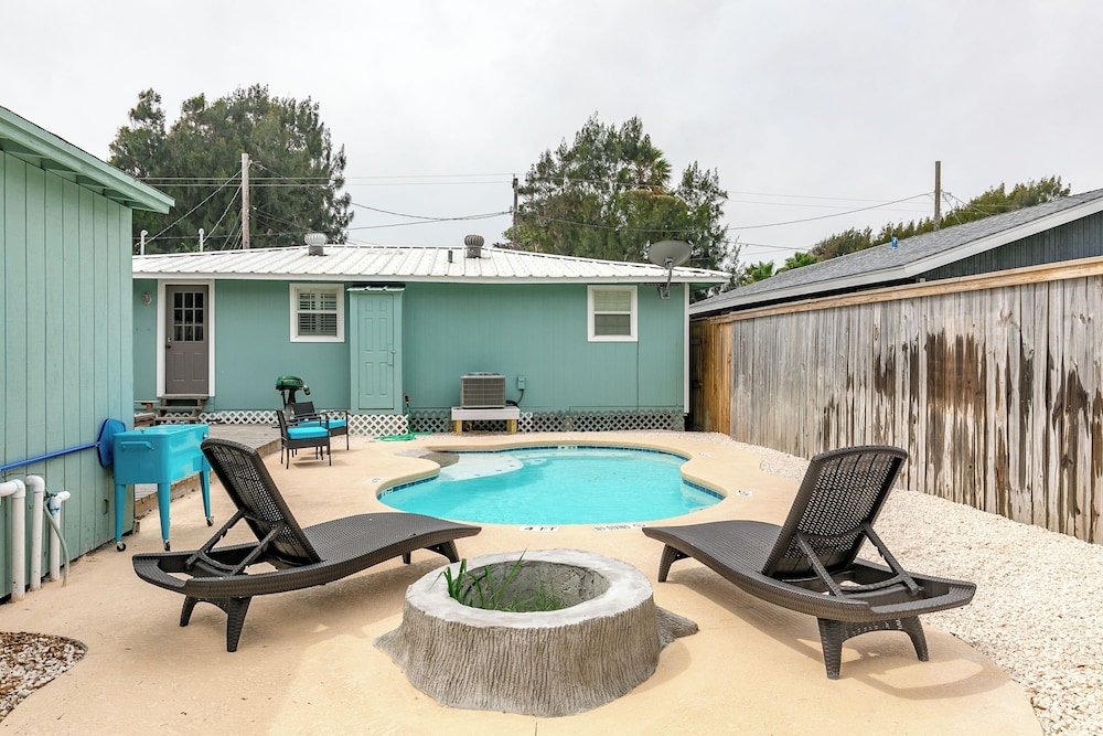 Cape Cod Cottage by RedAwning — 4-Star Luxury Hotel in Port Aransas, United States