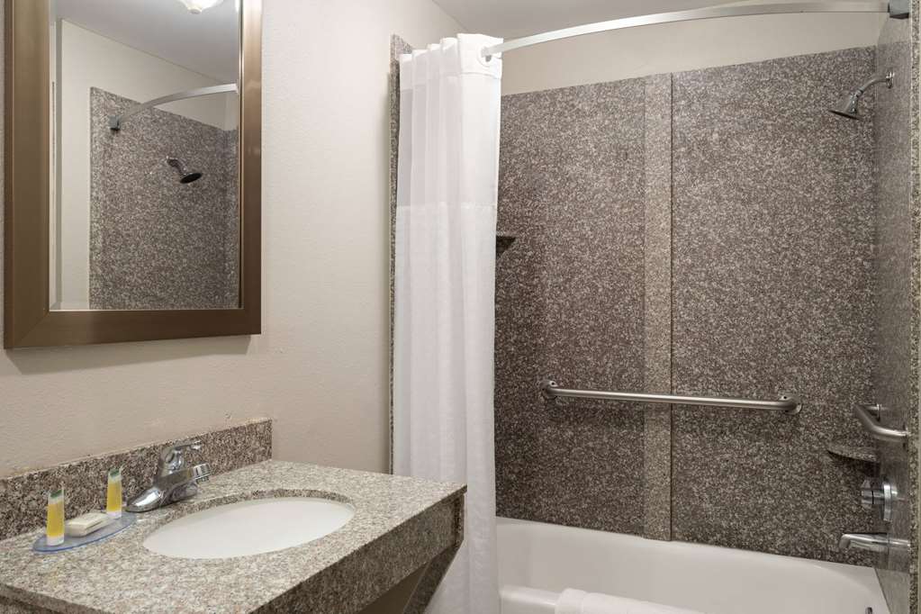 Days Inn by Wyndham Weldon Roanoke Rapids - photo 25