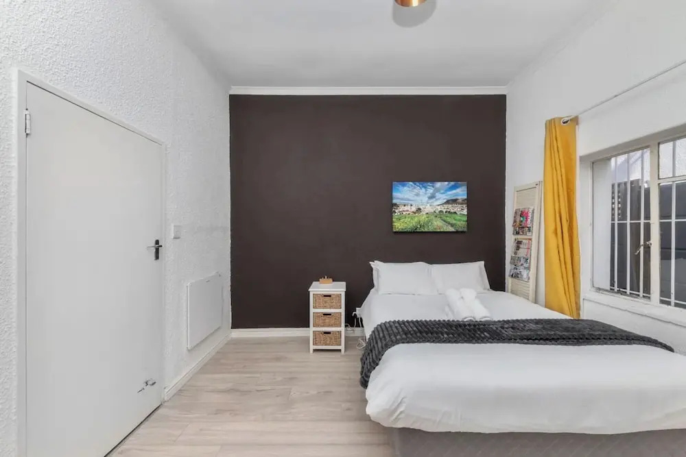 Modern and Stylish 2 BD House in Claremont