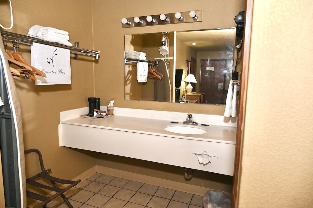 Fortune Inn And Suites Newport - photo 60