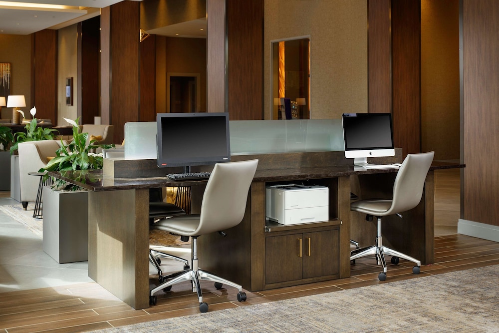 Embassy Suites by Hilton South Bend at Notre Dame - photo 35