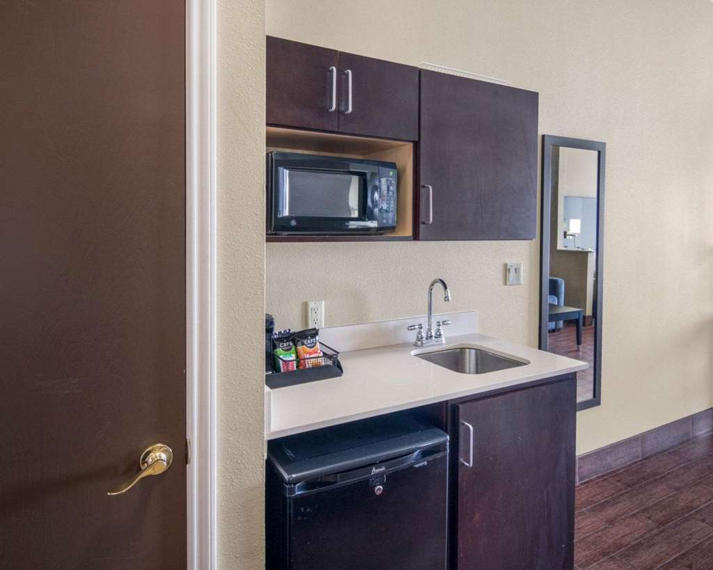 Comfort Suites Odessa near University - photo 13