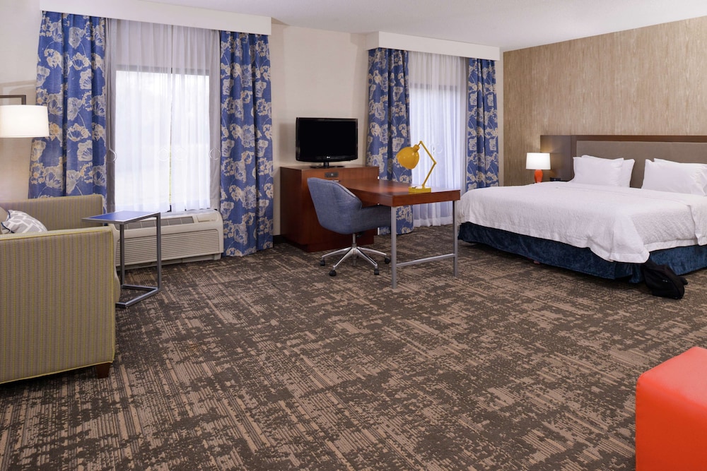 Hampton Inn & Suites Wilmington - photo 17